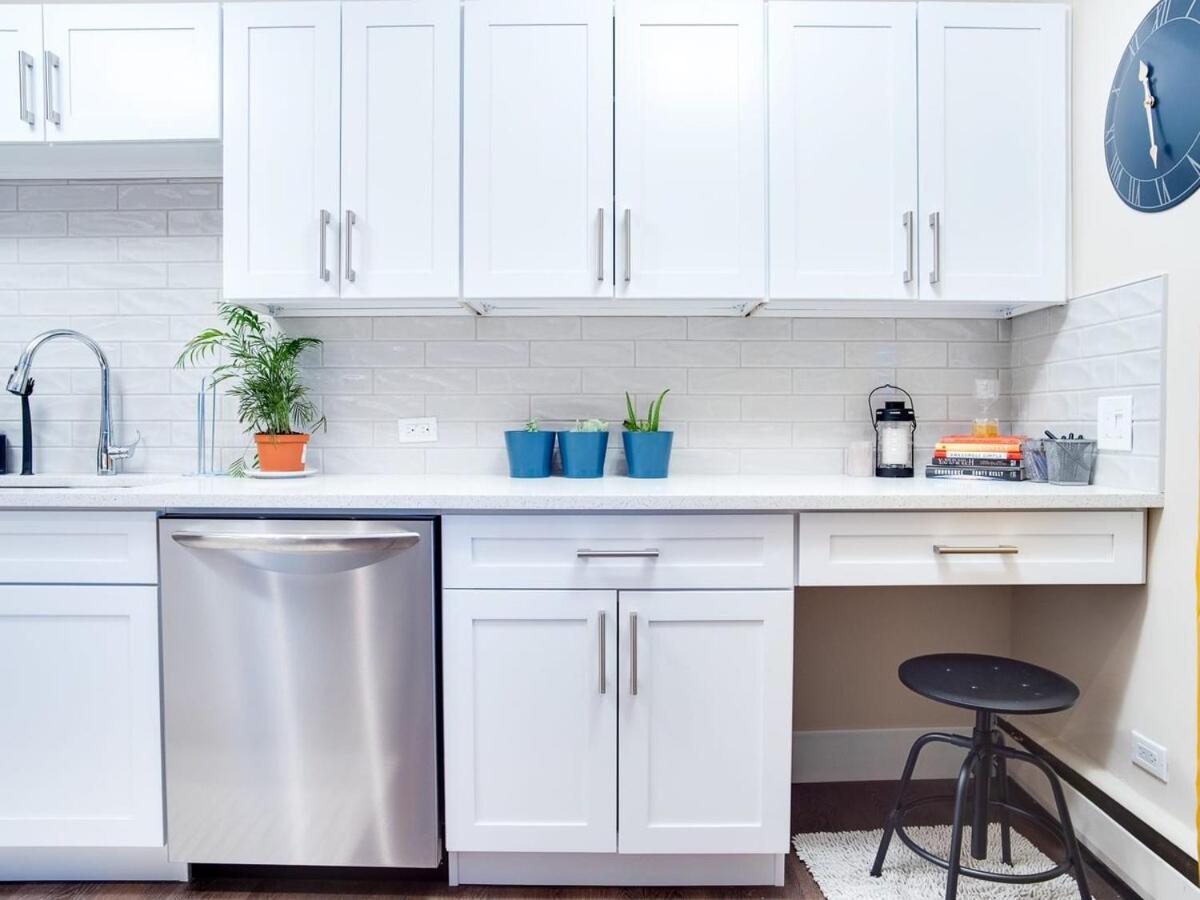 Gorgeous 2Br Condo W Parking Patio Coffee! Calgary Ngoại thất bức ảnh