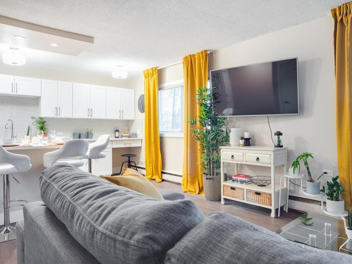Gorgeous 2Br Condo W Parking Patio Coffee! Calgary Ngoại thất bức ảnh