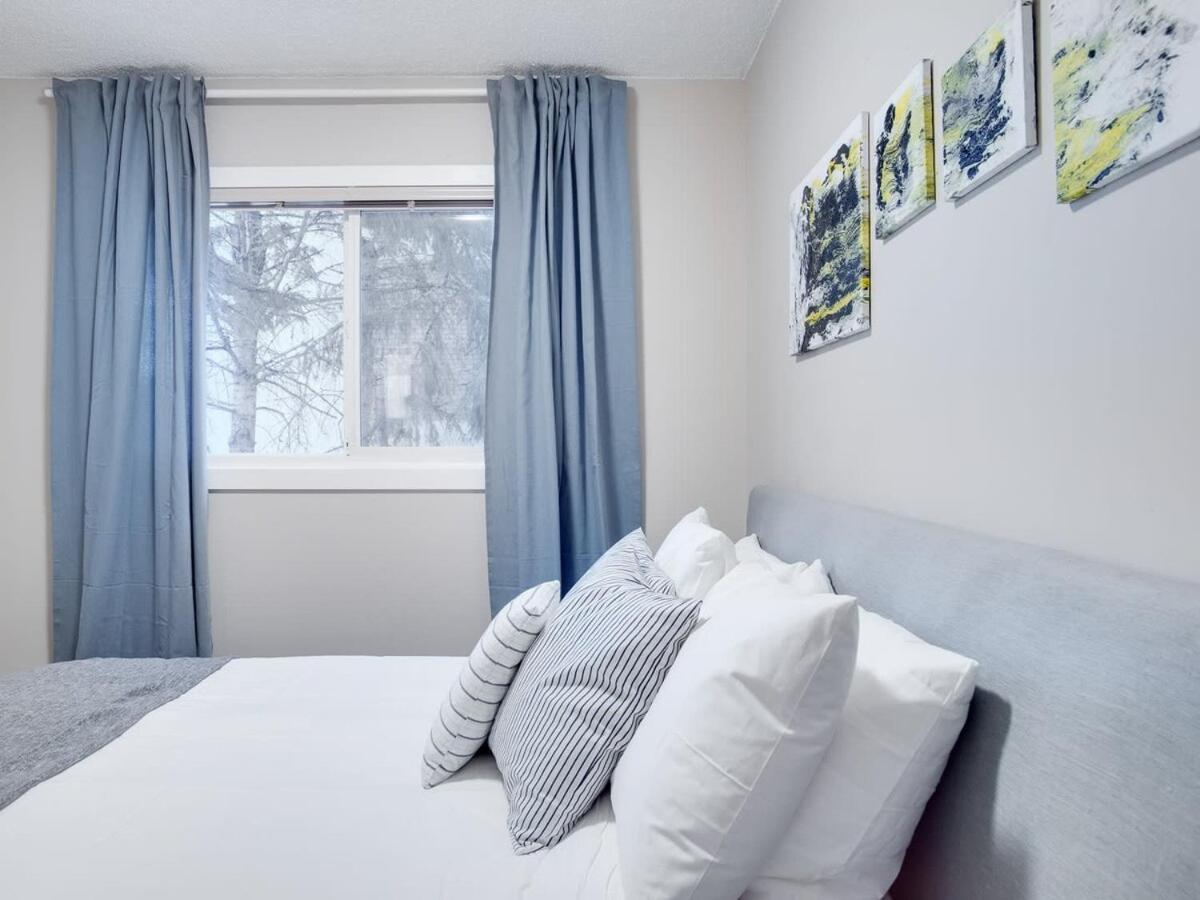 Gorgeous 2Br Condo W Parking Patio Coffee! Calgary Ngoại thất bức ảnh