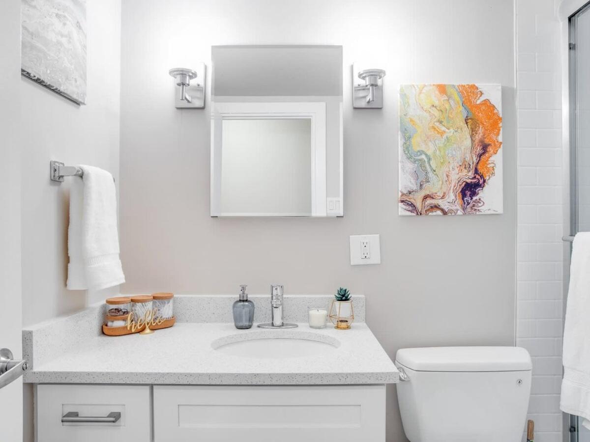 Gorgeous 2Br Condo W Parking Patio Coffee! Calgary Ngoại thất bức ảnh