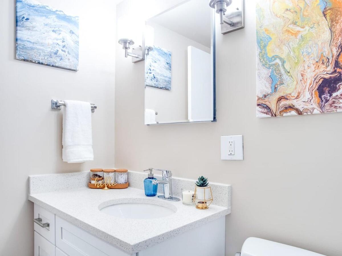 Gorgeous 2Br Condo W Parking Patio Coffee! Calgary Ngoại thất bức ảnh