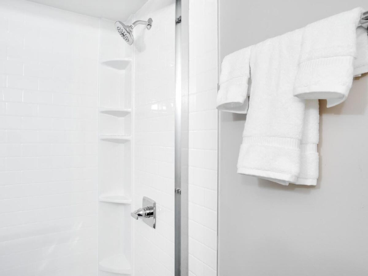 Gorgeous 2Br Condo W Parking Patio Coffee! Calgary Ngoại thất bức ảnh