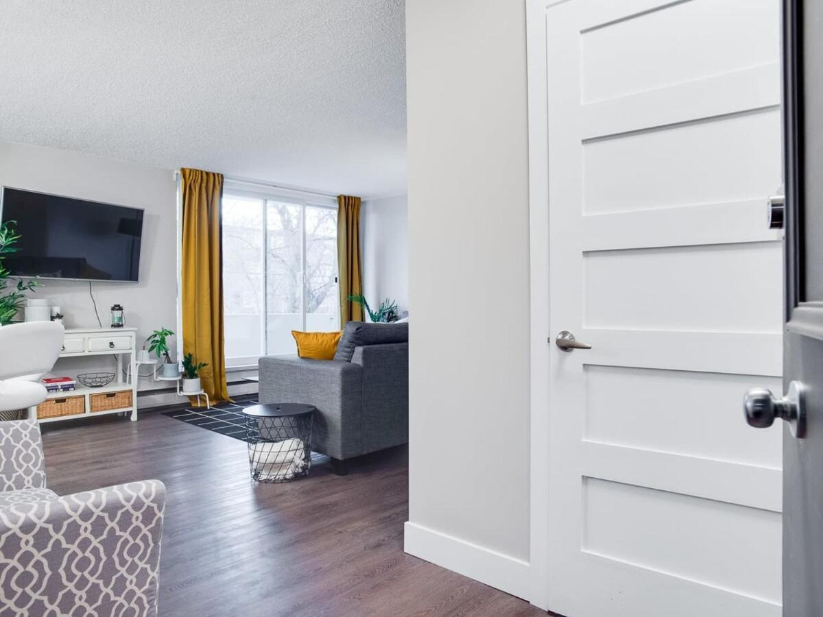 Gorgeous 2Br Condo W Parking Patio Coffee! Calgary Ngoại thất bức ảnh