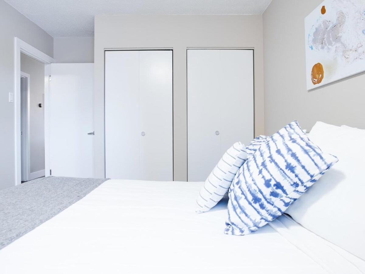 Gorgeous 2Br Condo W Parking Patio Coffee! Calgary Ngoại thất bức ảnh
