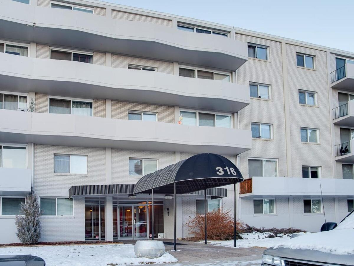 Gorgeous 2Br Condo W Parking Patio Coffee! Calgary Ngoại thất bức ảnh
