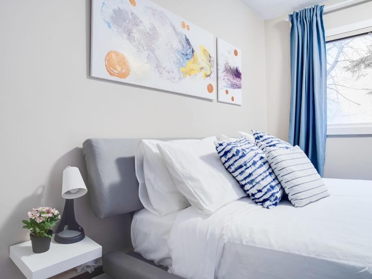 Gorgeous 2Br Condo W Parking Patio Coffee! Calgary Ngoại thất bức ảnh