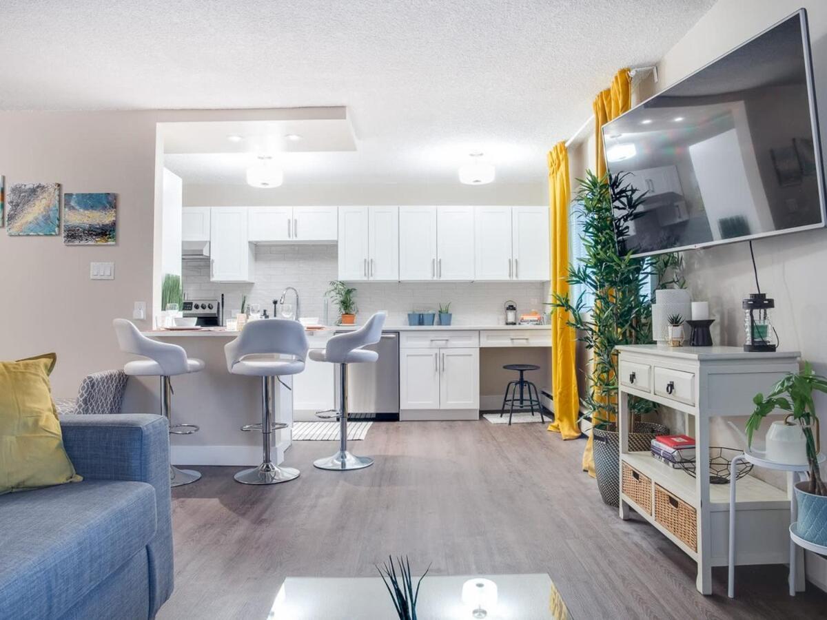 Gorgeous 2Br Condo W Parking Patio Coffee! Calgary Ngoại thất bức ảnh