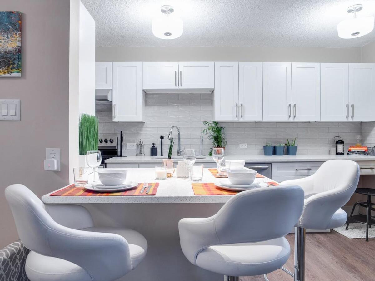 Gorgeous 2Br Condo W Parking Patio Coffee! Calgary Ngoại thất bức ảnh
